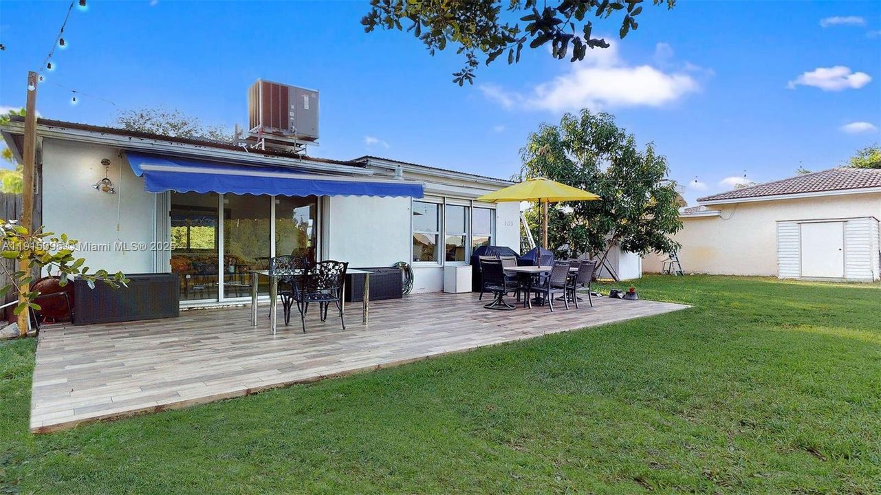 For Sale: $665,000 (2 beds, 2 baths, 1429 Square Feet)