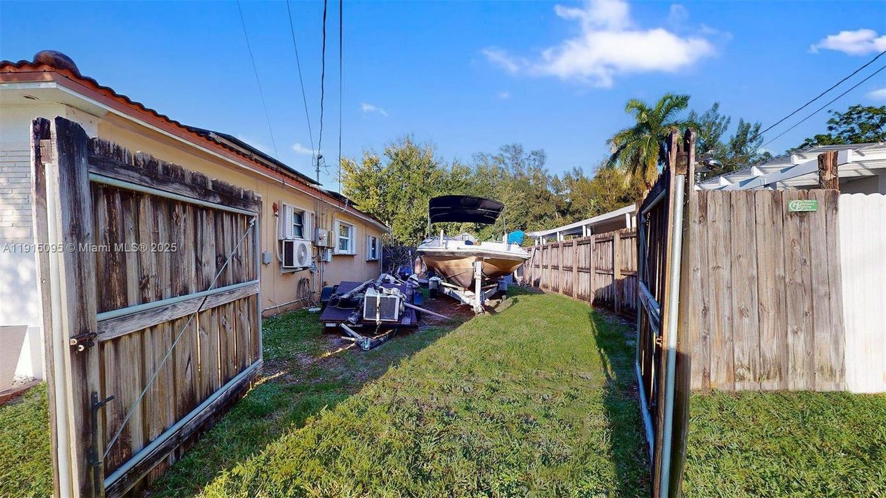 For Sale: $665,000 (2 beds, 2 baths, 1429 Square Feet)