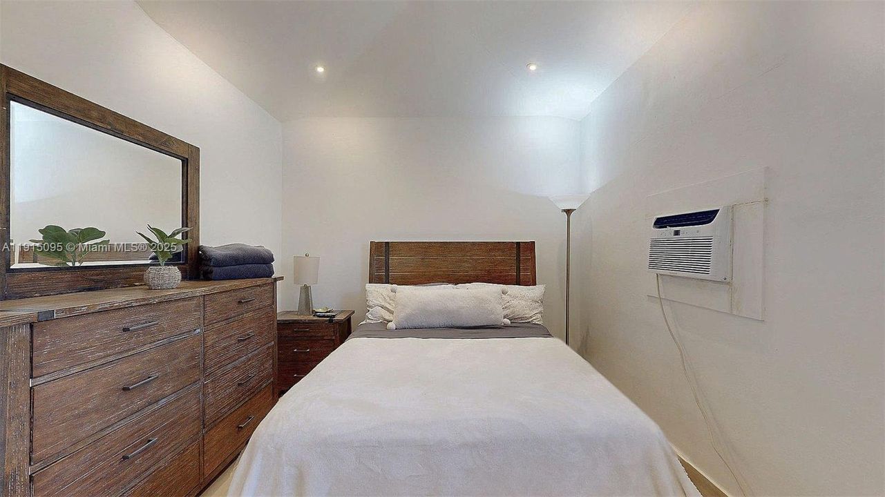 For Sale: $665,000 (2 beds, 2 baths, 1429 Square Feet)