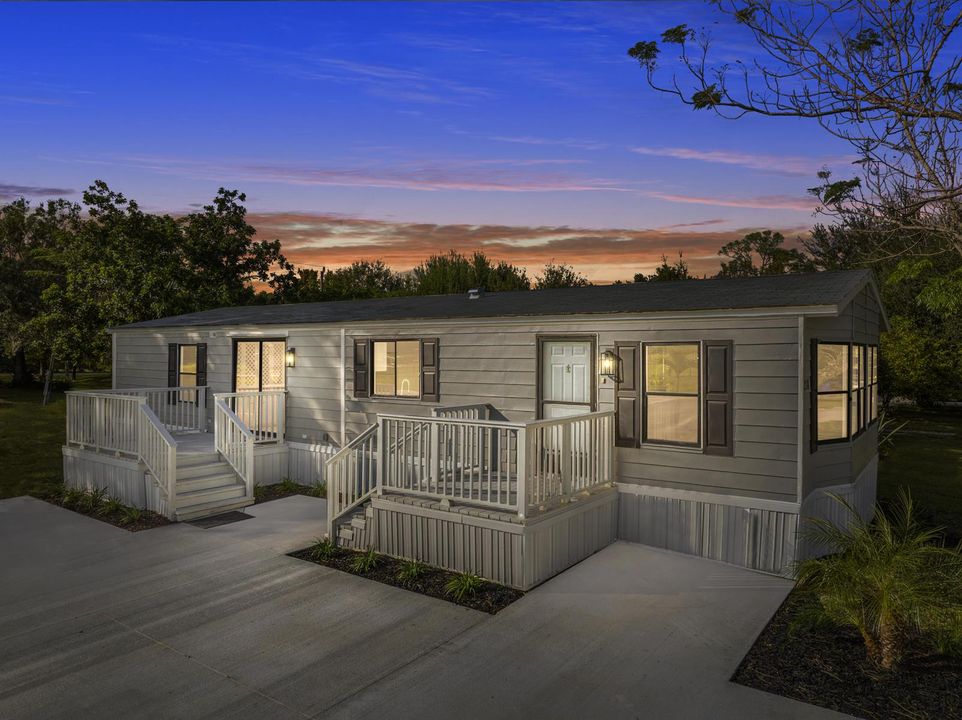 Manufactured / mobile home with a wooden