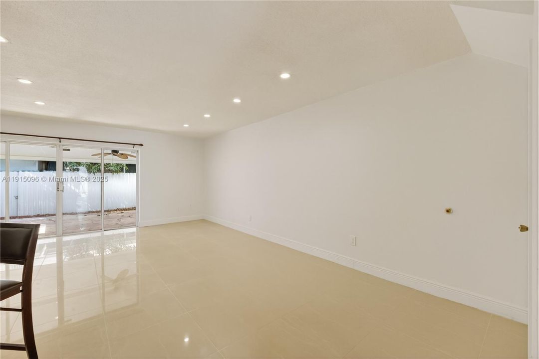 待售: $515,000 (3 贝兹, 2 浴室, 1606 平方英尺)