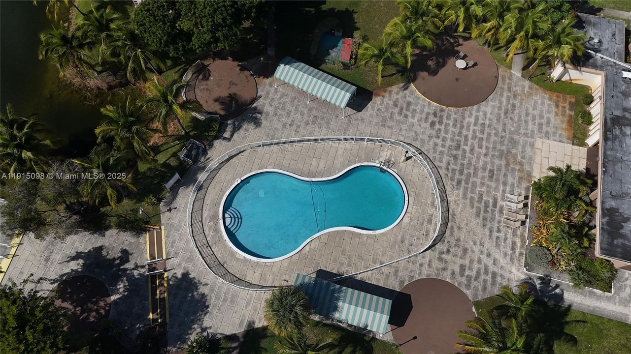 合同活跃: $135,000 (1 贝兹, 1 浴室, 954 平方英尺)