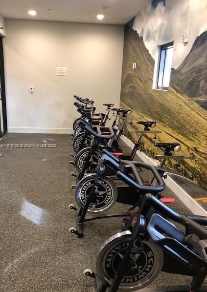 En Venta: $830,000 (3 camas, 2 baños, 2100 Pies cuadrados)