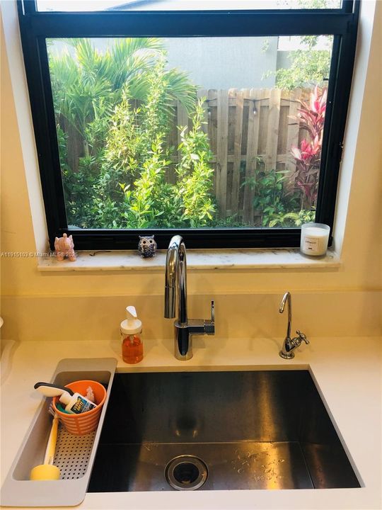 En Venta: $830,000 (3 camas, 2 baños, 2100 Pies cuadrados)