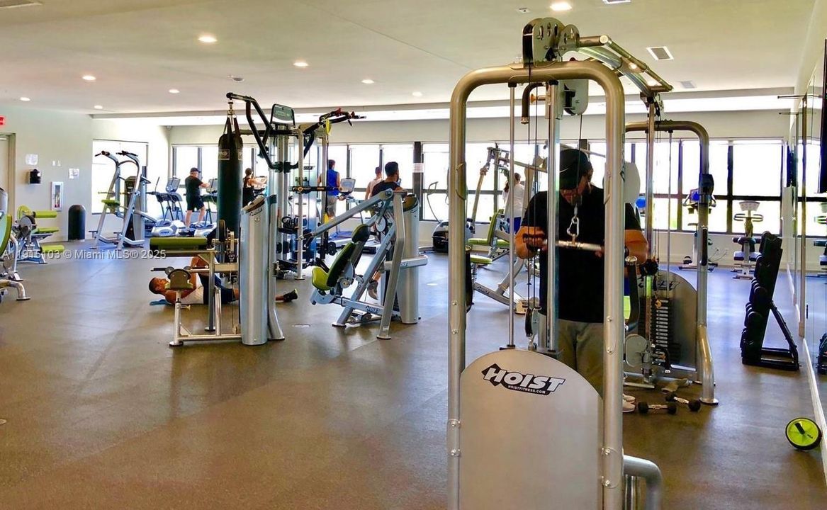 En Venta: $830,000 (3 camas, 2 baños, 2100 Pies cuadrados)