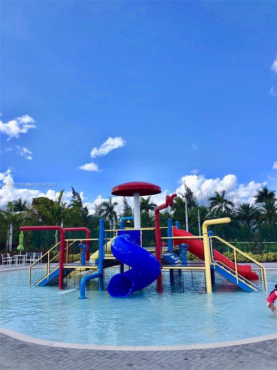 En Venta: $830,000 (3 camas, 2 baños, 2100 Pies cuadrados)