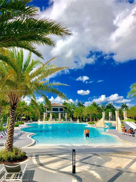 En Venta: $830,000 (3 camas, 2 baños, 2100 Pies cuadrados)