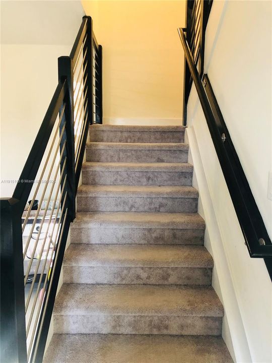 En Venta: $830,000 (3 camas, 2 baños, 2100 Pies cuadrados)