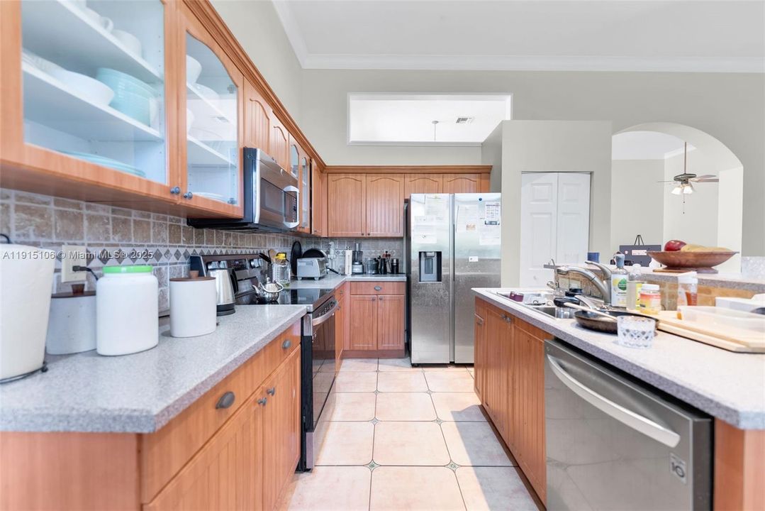 For Rent: $5,000 (3 beds, 2 baths, 1903 Square Feet)