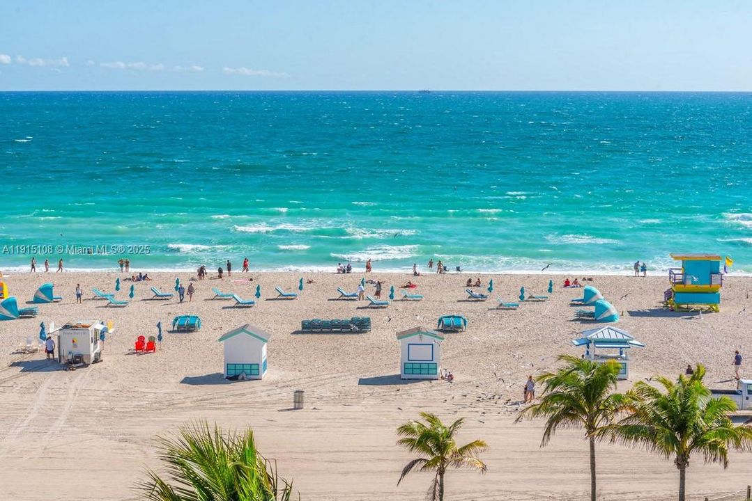 合同活跃: $8,500 (2 贝兹, 3 浴室, 1740 平方英尺)