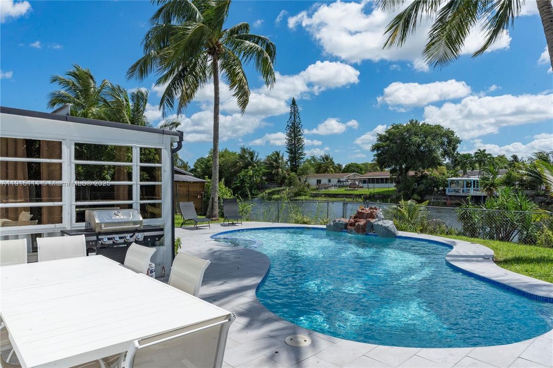 For Rent: $4,850 (3 beds, 2 baths, 1531 Square Feet)