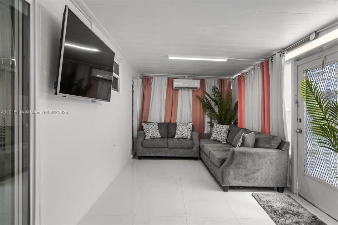 For Rent: $4,850 (3 beds, 2 baths, 1531 Square Feet)