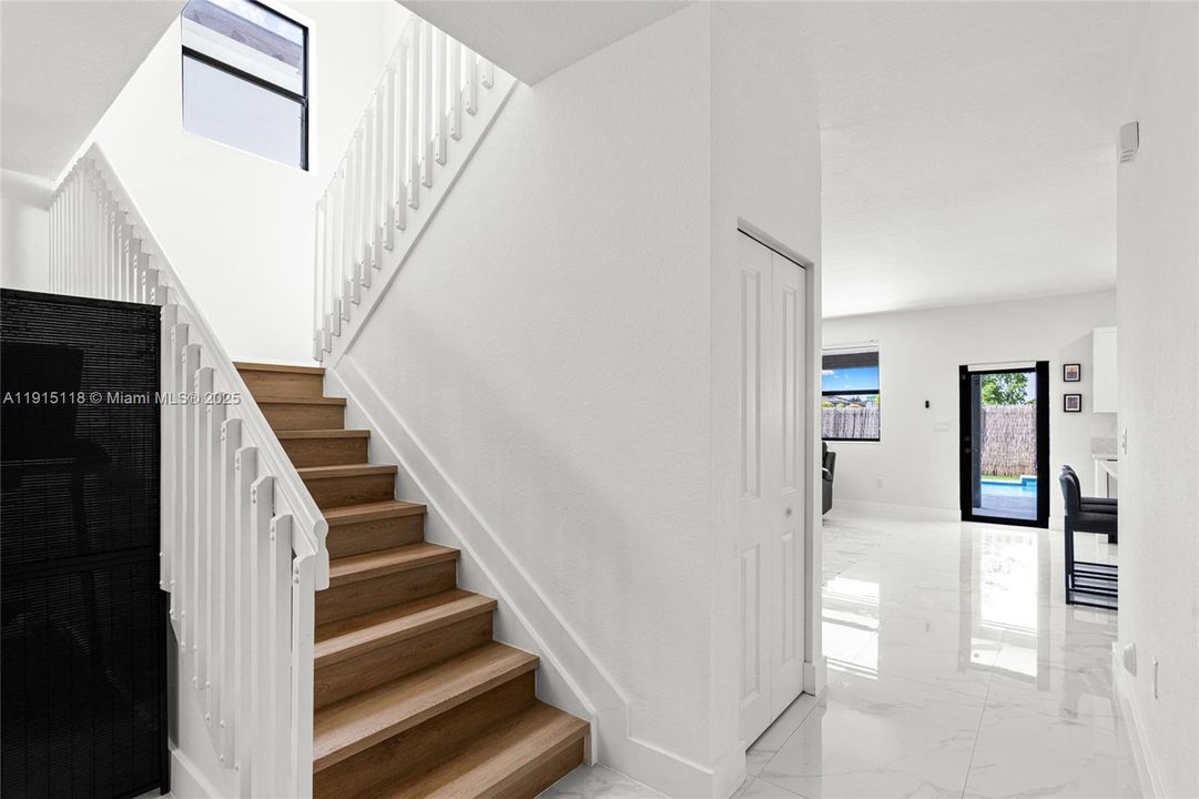 En Venta: $839,999 (4 camas, 3 baños, 3139 Pies cuadrados)