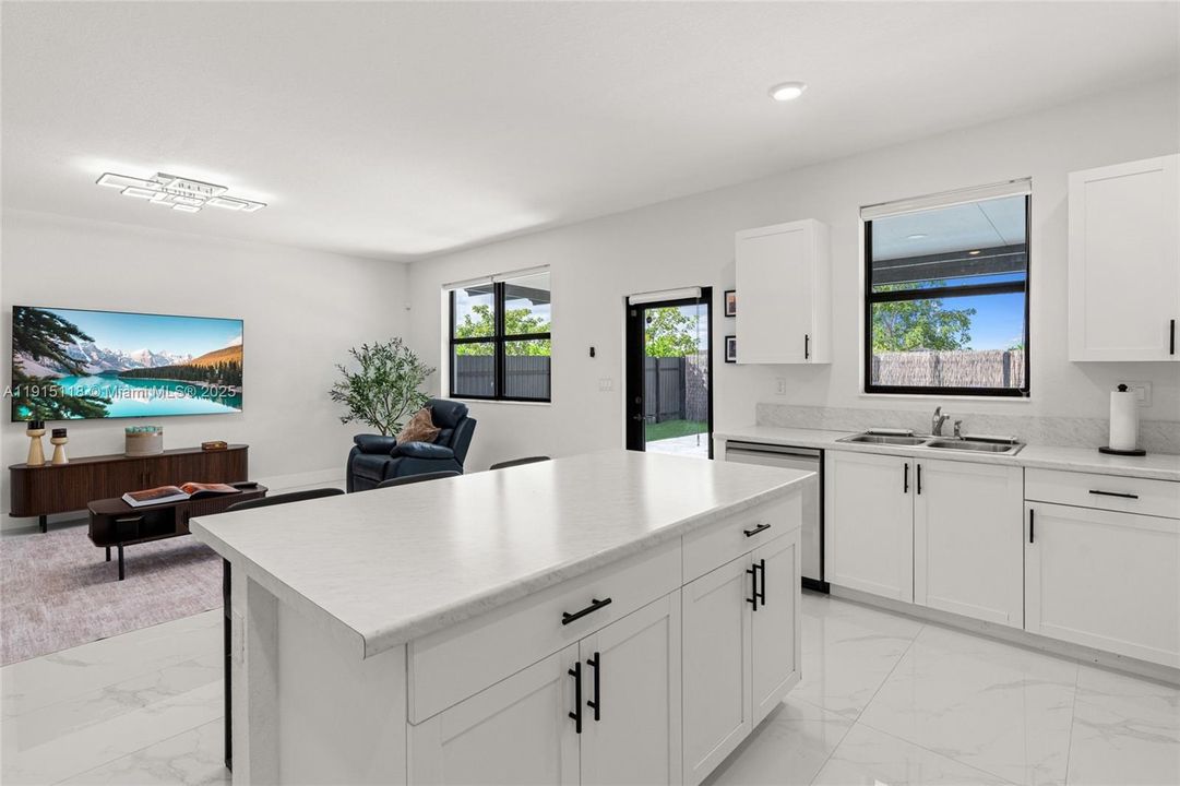 En Venta: $839,999 (4 camas, 3 baños, 3139 Pies cuadrados)