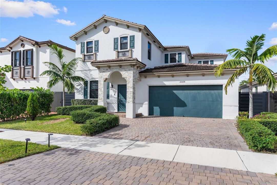 En Venta: $839,999 (4 camas, 3 baños, 3139 Pies cuadrados)