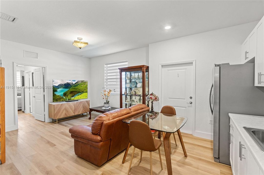 En Venta: $839,999 (4 camas, 3 baños, 3139 Pies cuadrados)