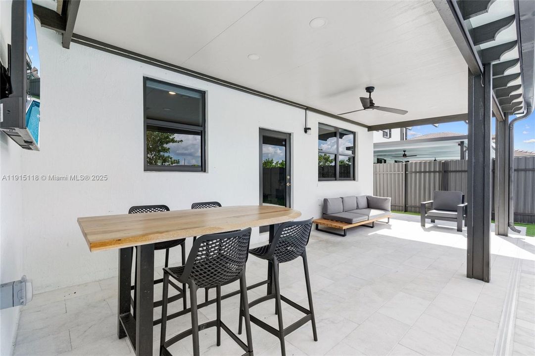 En Venta: $839,999 (4 camas, 3 baños, 3139 Pies cuadrados)