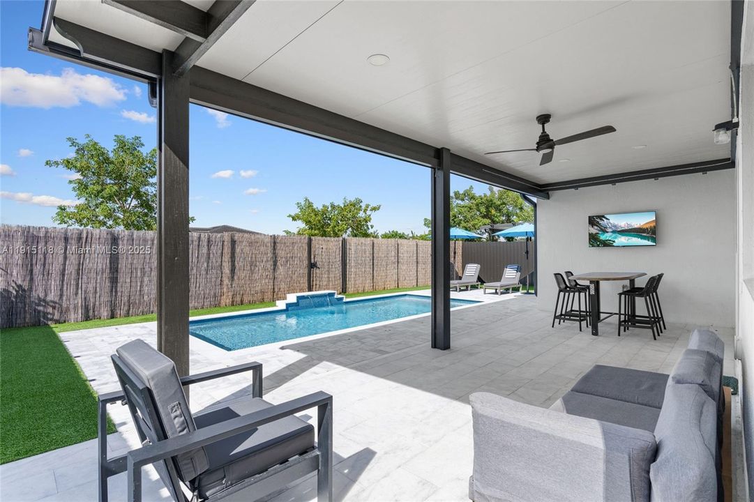 En Venta: $839,999 (4 camas, 3 baños, 3139 Pies cuadrados)