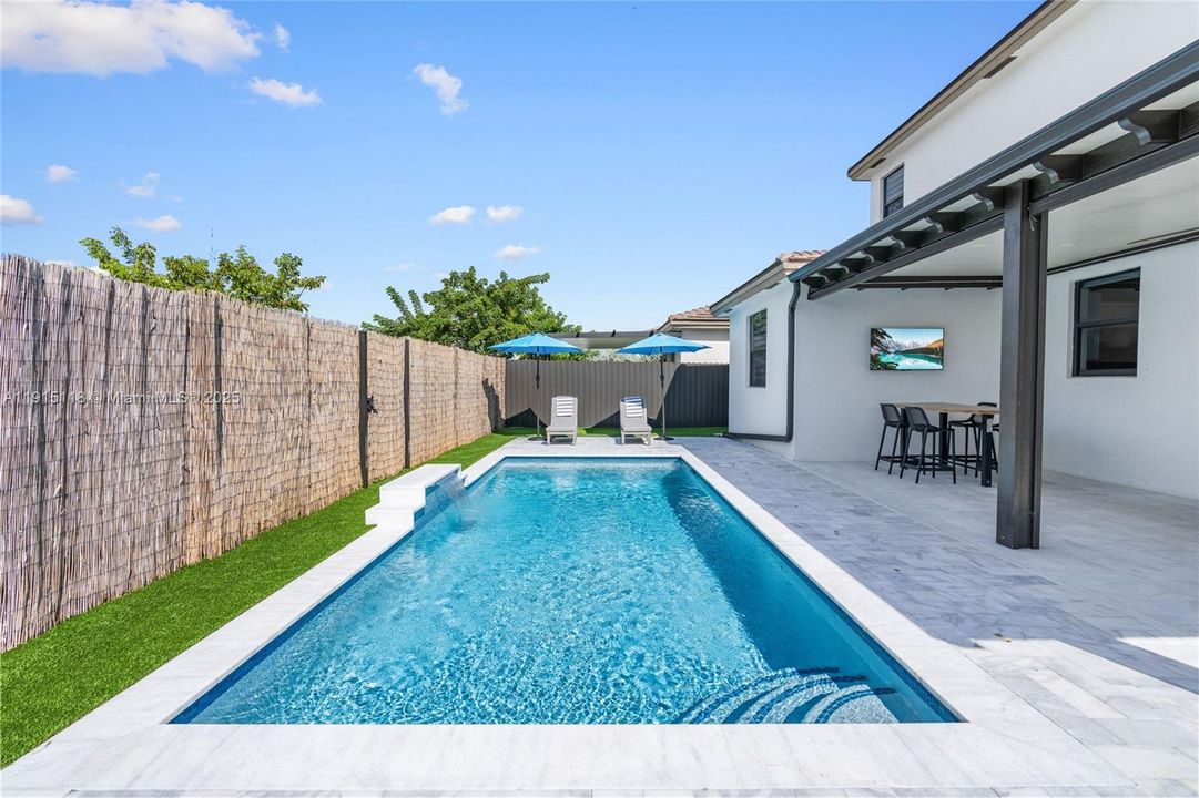 En Venta: $839,999 (4 camas, 3 baños, 3139 Pies cuadrados)