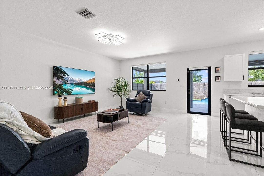 En Venta: $839,999 (4 camas, 3 baños, 3139 Pies cuadrados)