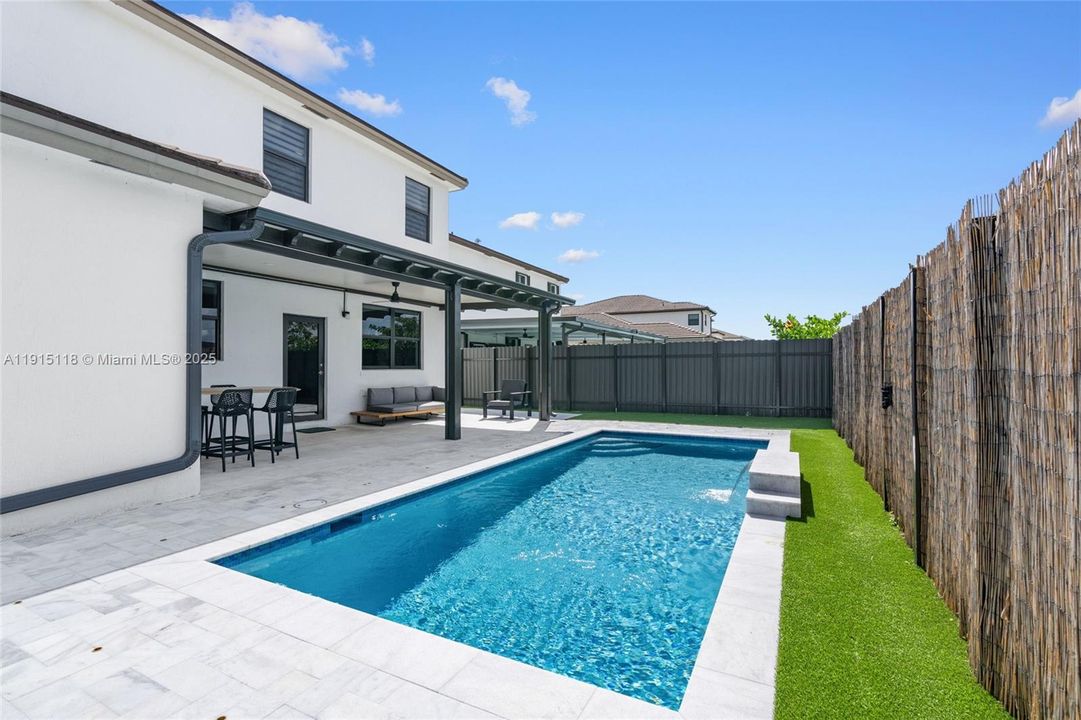 En Venta: $839,999 (4 camas, 3 baños, 3139 Pies cuadrados)