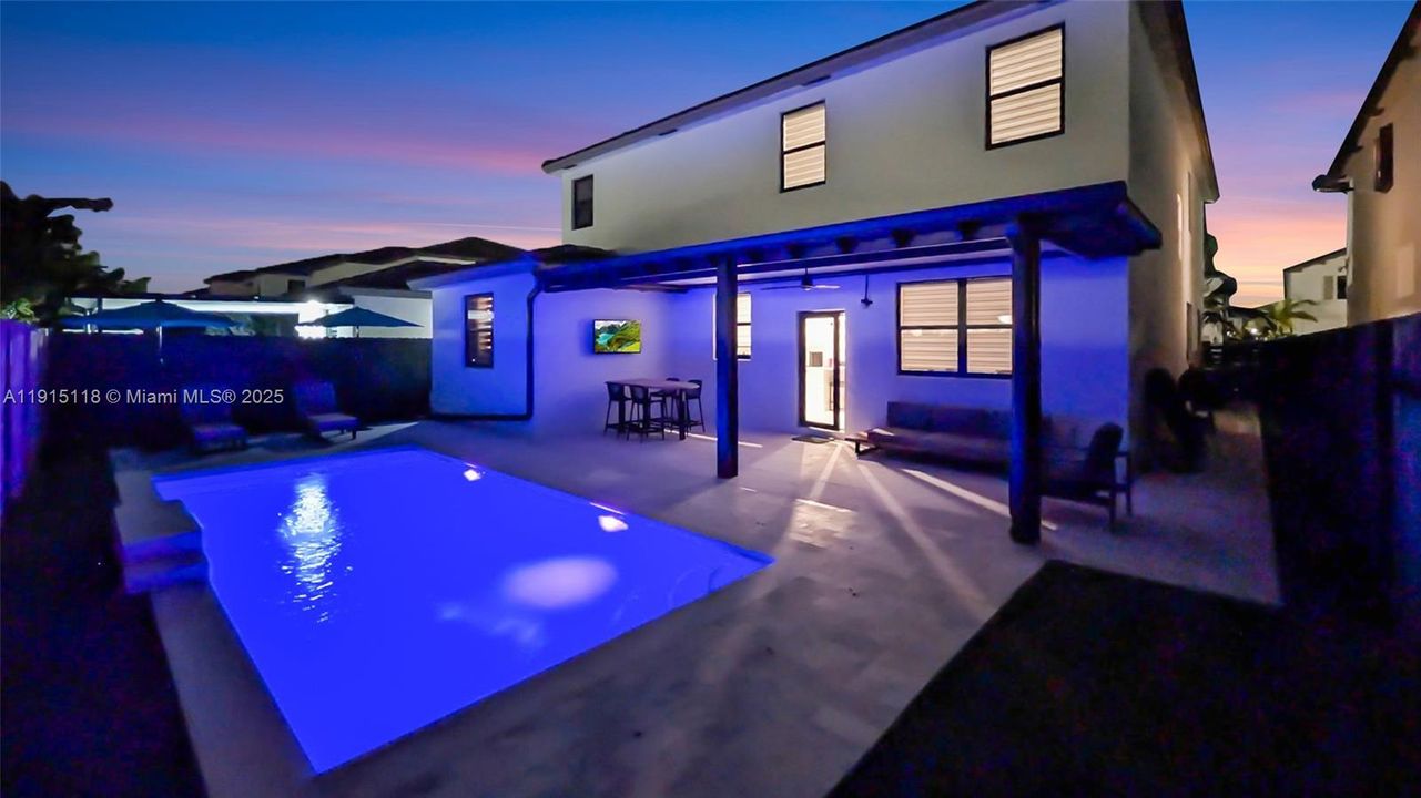 En Venta: $839,999 (4 camas, 3 baños, 3139 Pies cuadrados)