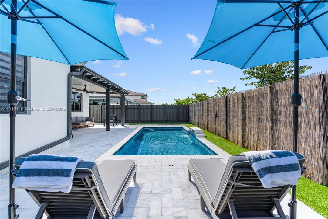 En Venta: $839,999 (4 camas, 3 baños, 3139 Pies cuadrados)