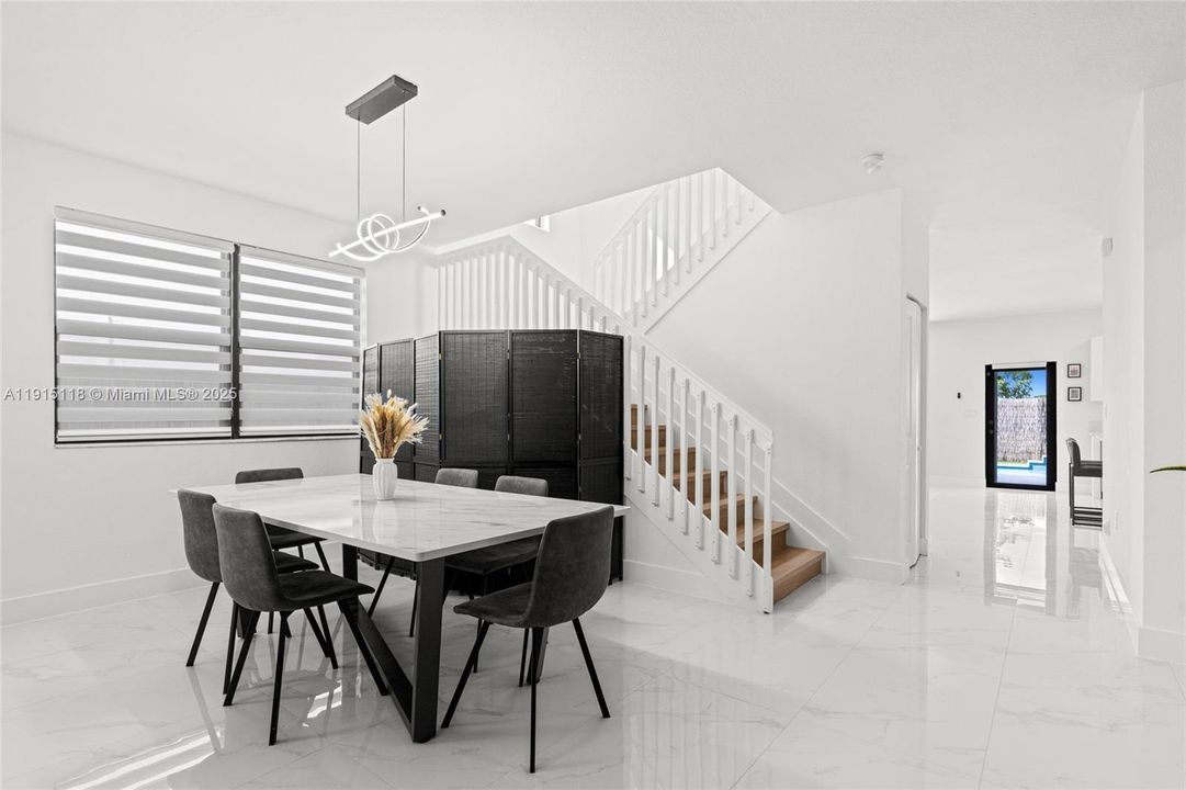 En Venta: $839,999 (4 camas, 3 baños, 3139 Pies cuadrados)