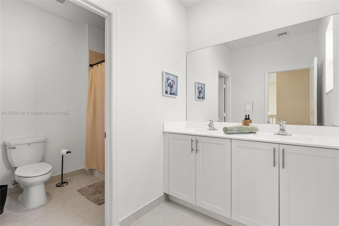 En Venta: $839,999 (4 camas, 3 baños, 3139 Pies cuadrados)