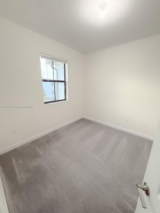 合同活跃: $2,290 (3 贝兹, 2 浴室, 1483 平方英尺)