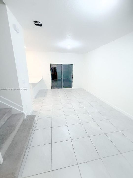 合同活跃: $2,290 (3 贝兹, 2 浴室, 1483 平方英尺)