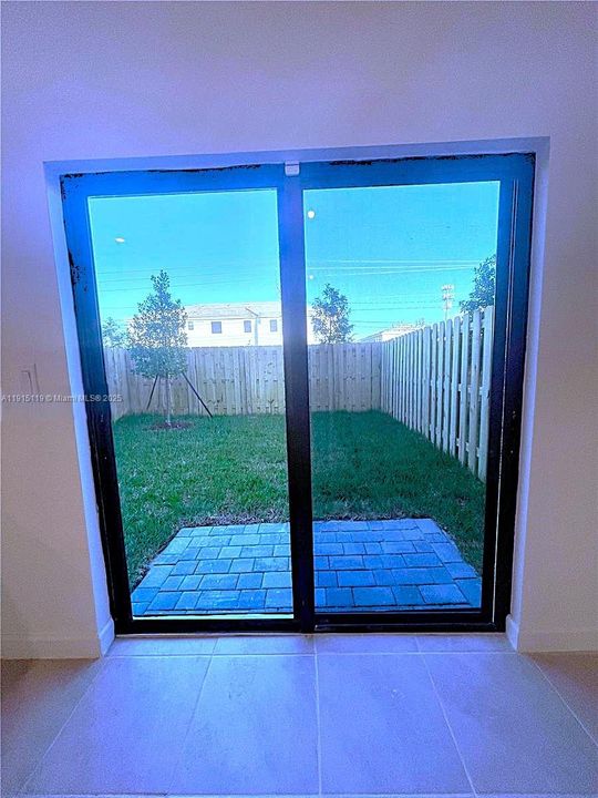 合同活跃: $2,290 (3 贝兹, 2 浴室, 1483 平方英尺)