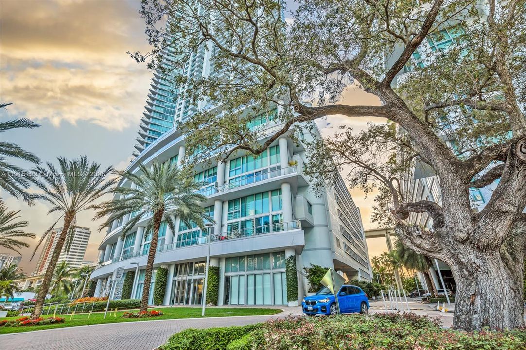 Recently Sold: $650,000 (2 beds, 2 baths, 1389 Square Feet)