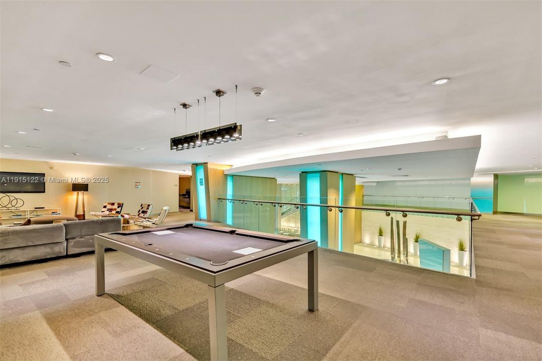 Recently Sold: $650,000 (2 beds, 2 baths, 1389 Square Feet)