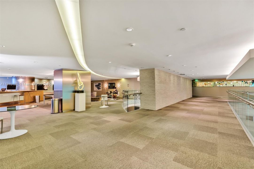 Recently Sold: $650,000 (2 beds, 2 baths, 1389 Square Feet)