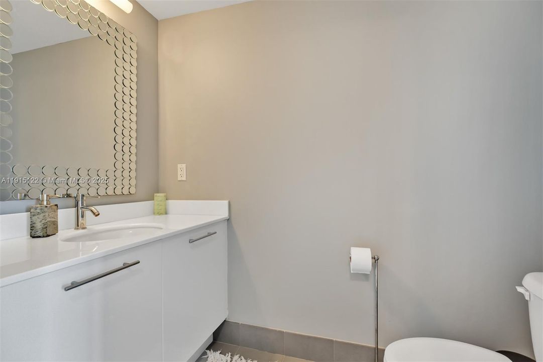 Recently Sold: $650,000 (2 beds, 2 baths, 1389 Square Feet)