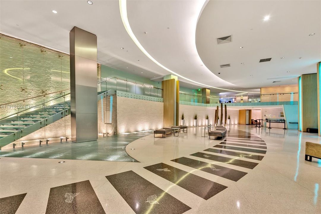 Recently Sold: $650,000 (2 beds, 2 baths, 1389 Square Feet)