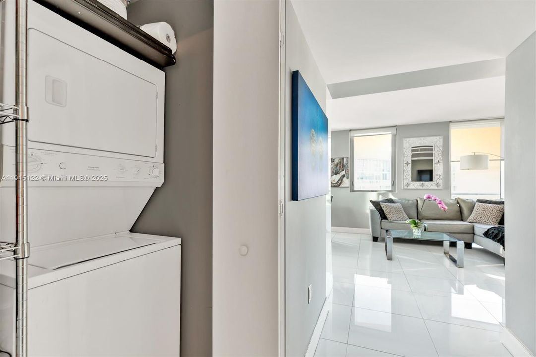 Recently Sold: $650,000 (2 beds, 2 baths, 1389 Square Feet)