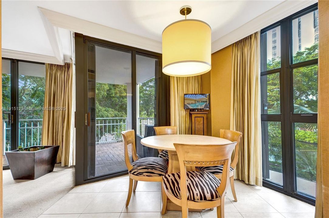 For Sale: $350,000 (2 beds, 2 baths, 1544 Square Feet)