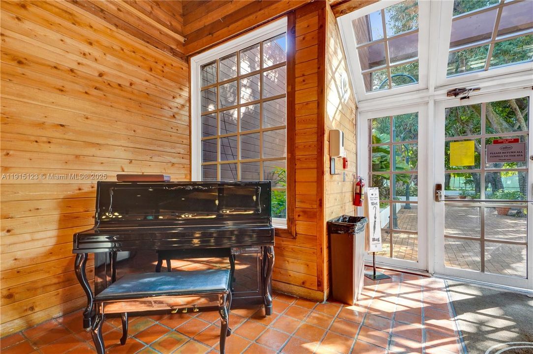 For Sale: $350,000 (2 beds, 2 baths, 1544 Square Feet)