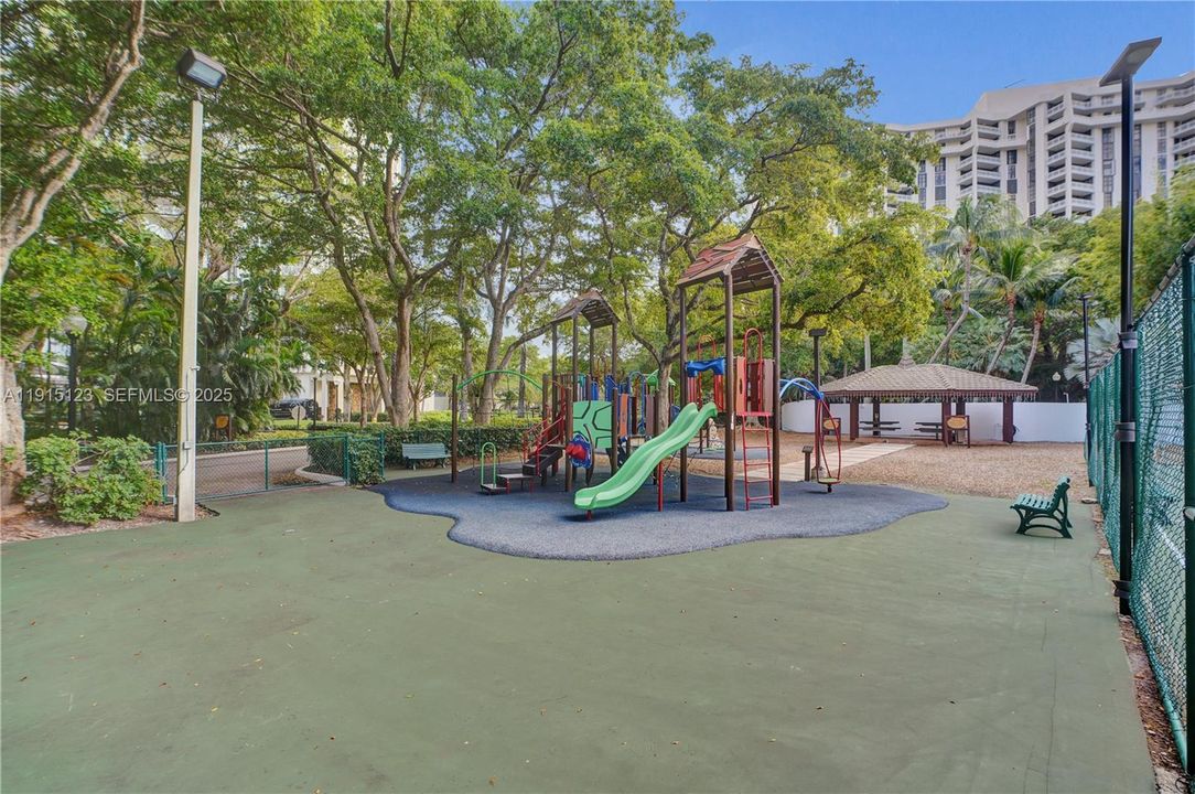 For Sale: $350,000 (2 beds, 2 baths, 1544 Square Feet)