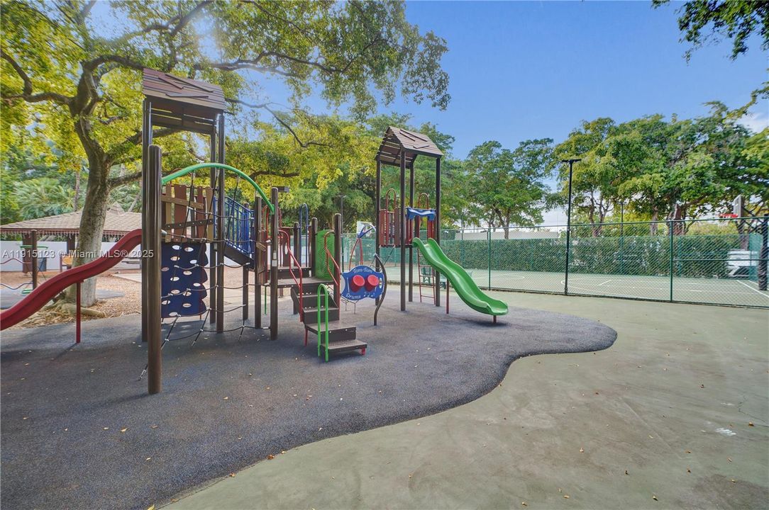 For Sale: $350,000 (2 beds, 2 baths, 1544 Square Feet)