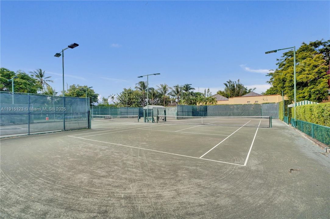 For Sale: $350,000 (2 beds, 2 baths, 1544 Square Feet)