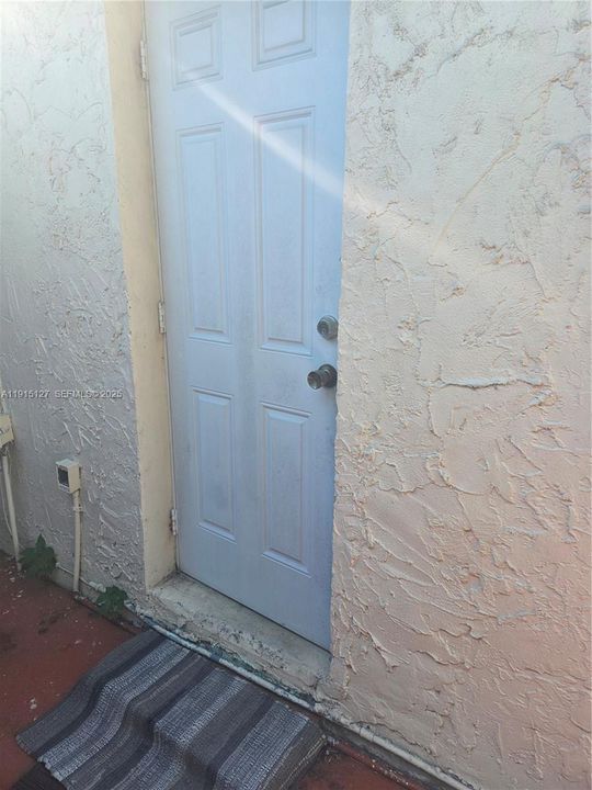 For Rent: $900 (1 beds, 1 baths, 1747 Square Feet)