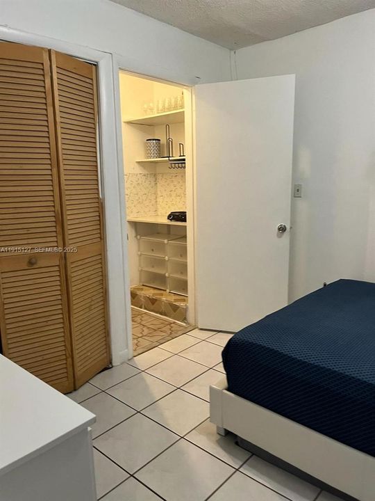 For Rent: $900 (1 beds, 1 baths, 1747 Square Feet)