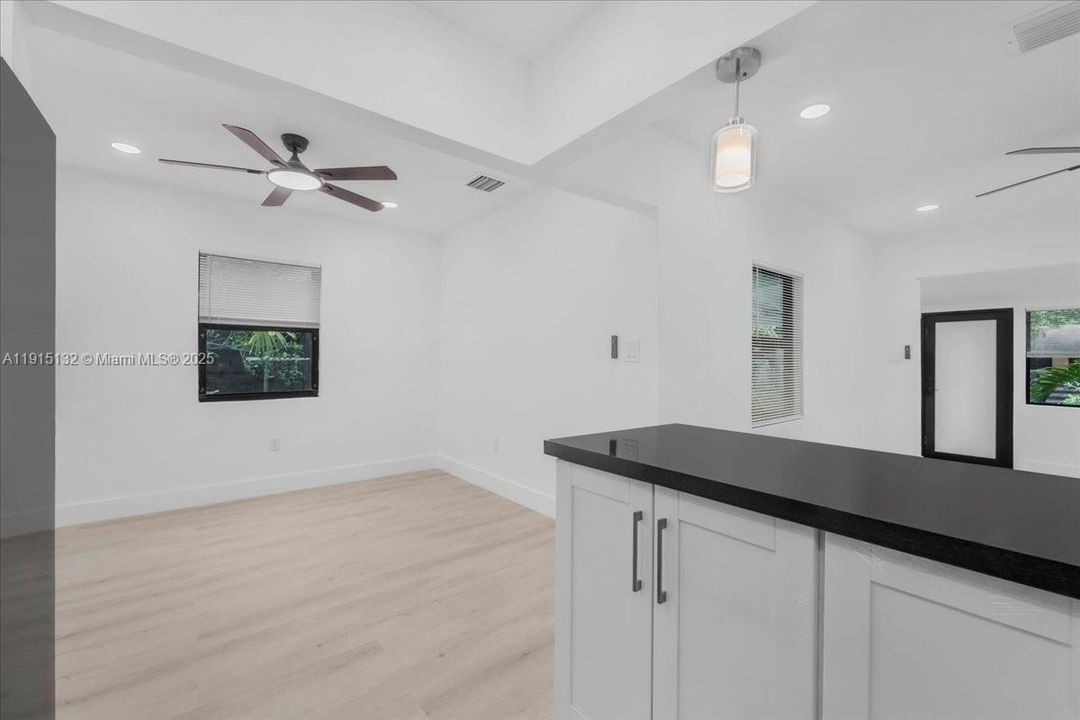 For Sale: $910,000 (3 beds, 2 baths, 831 Square Feet)