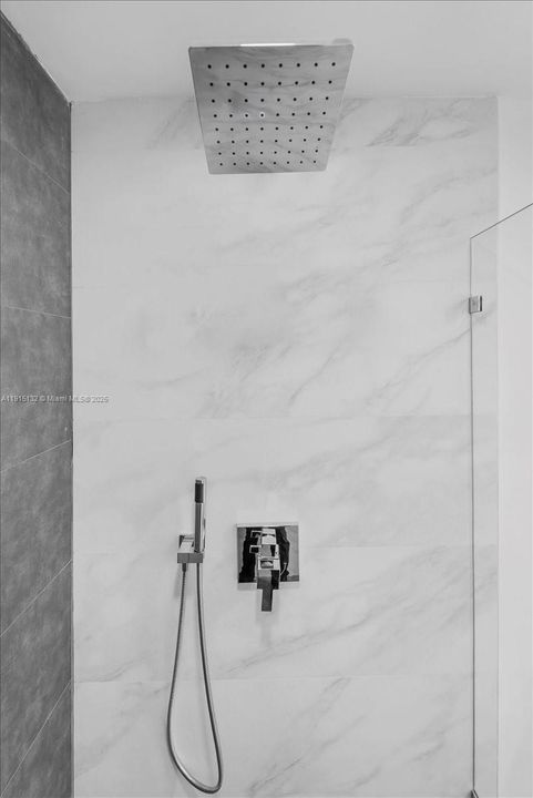 For Sale: $910,000 (3 beds, 2 baths, 831 Square Feet)