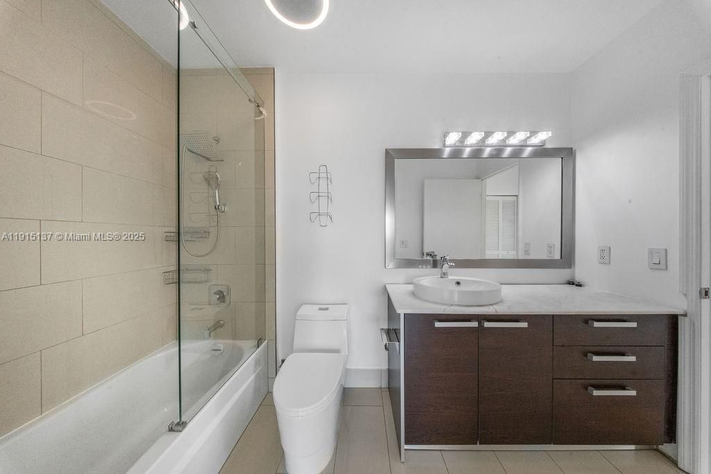 Recently Rented: $4,200 (2 beds, 2 baths, 1059 Square Feet)