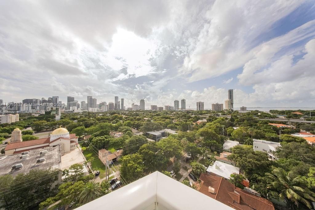 Recently Rented: $4,200 (2 beds, 2 baths, 1059 Square Feet)