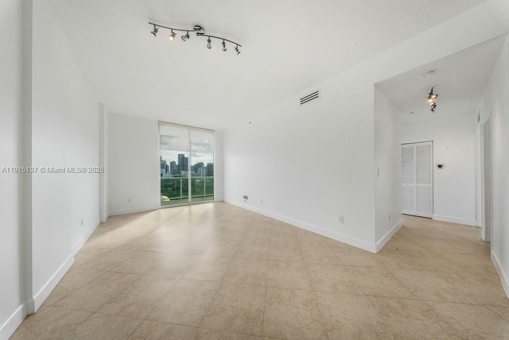 Recently Rented: $4,200 (2 beds, 2 baths, 1059 Square Feet)